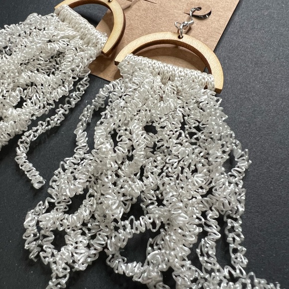 Handmade macramé jellyfish earrings - Picture 3 of 4